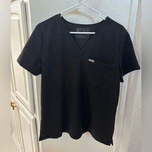 Figs Women’s Black V-Neck Scrub Top MEDIUM & Cargo scrub pants in LARGE